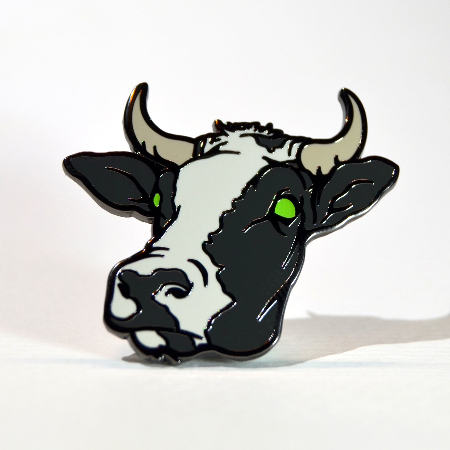 Green-Eyed Alien Cow Pin – Hard Enamel