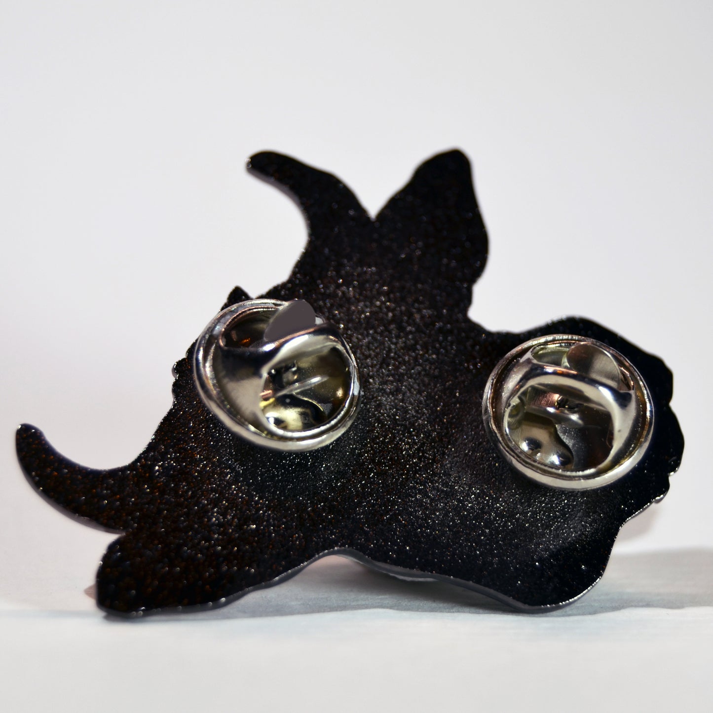 Green-Eyed Alien Cow Pin – Hard Enamel