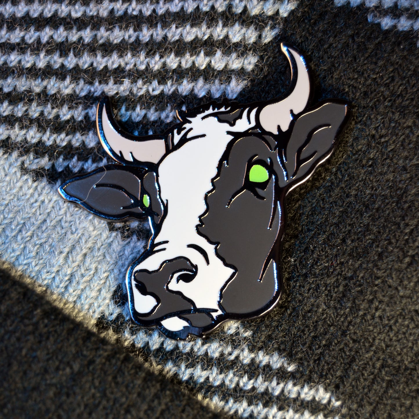 Green-Eyed Alien Cow Pin – Hard Enamel