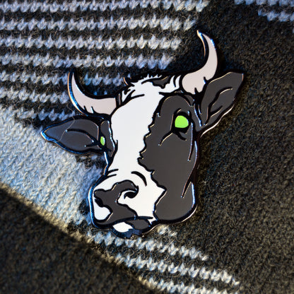 Green-Eyed Alien Cow Pin – Hard Enamel